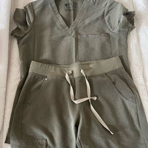 Heather olive scrub set